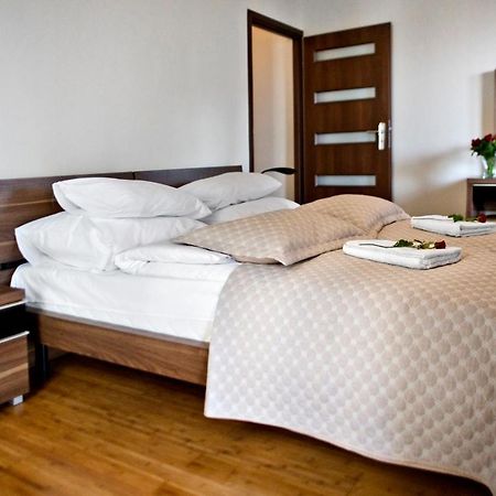 2 Bedrooms Bukowinska P&O Serviced Apartments Varşovia Exterior foto