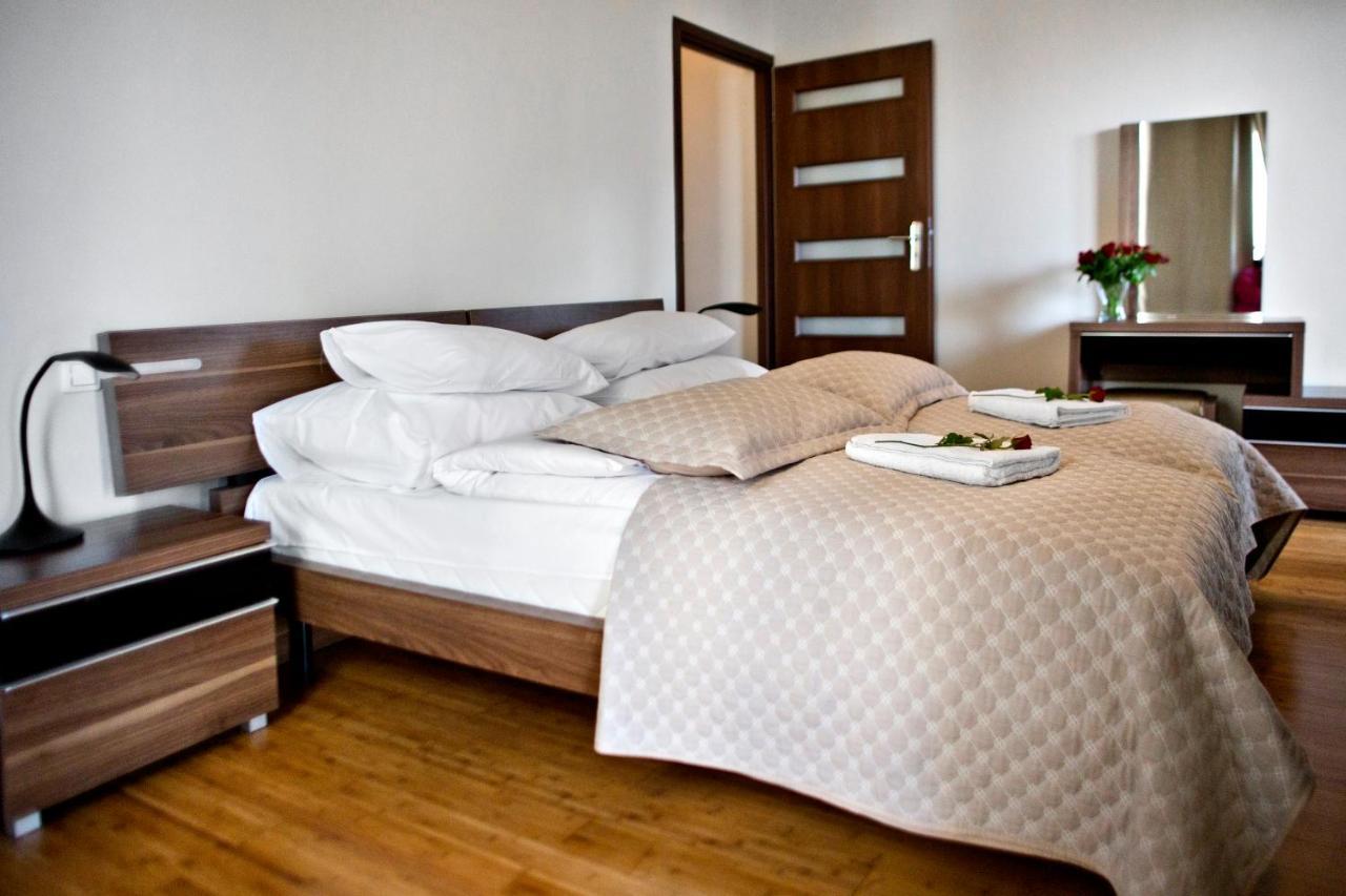 2 Bedrooms Bukowinska P&O Serviced Apartments Varşovia Exterior foto