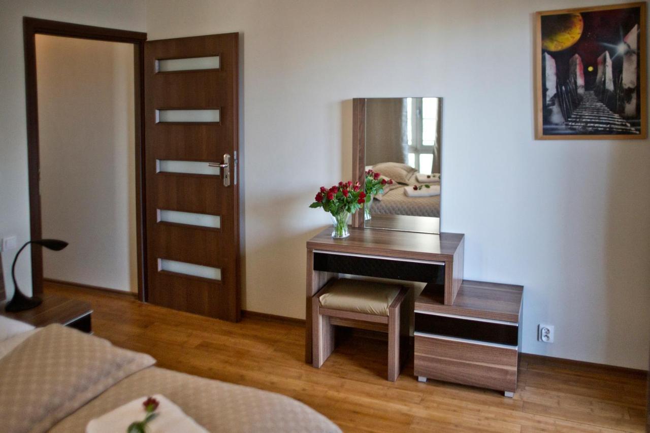 2 Bedrooms Bukowinska P&O Serviced Apartments Varşovia Exterior foto