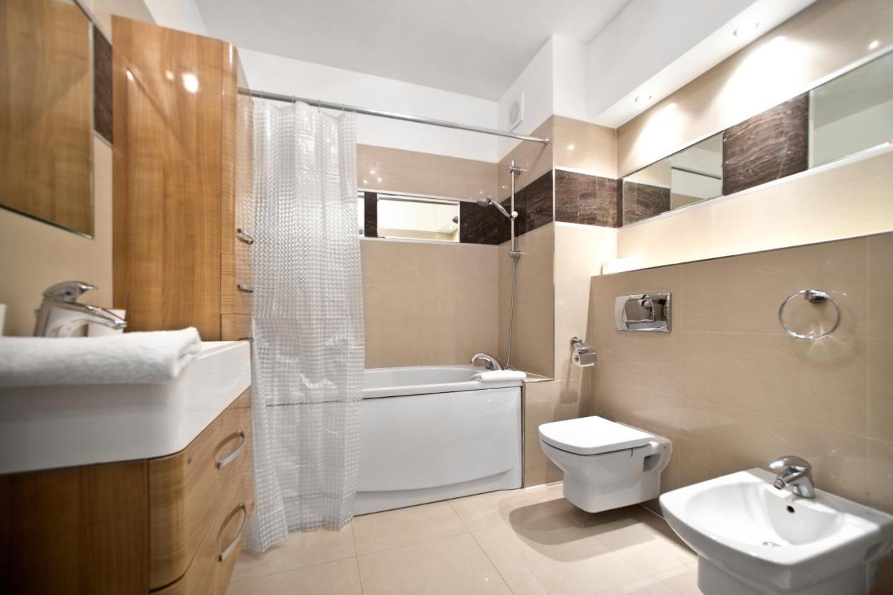 2 Bedrooms Bukowinska P&O Serviced Apartments Varşovia Exterior foto