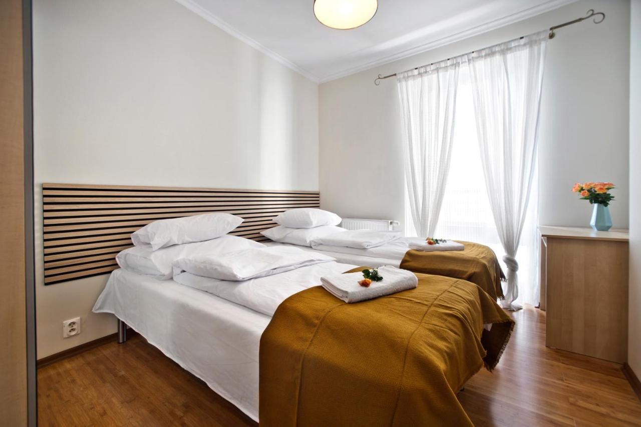 2 Bedrooms Bukowinska P&O Serviced Apartments Varşovia Exterior foto