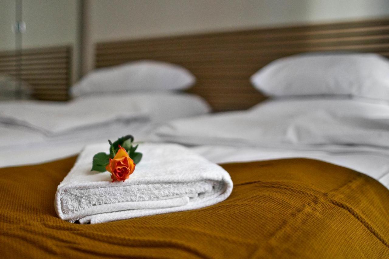 2 Bedrooms Bukowinska P&O Serviced Apartments Varşovia Exterior foto