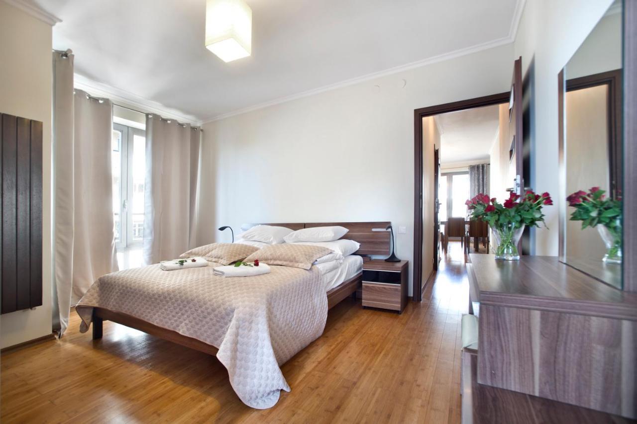 2 Bedrooms Bukowinska P&O Serviced Apartments Varşovia Exterior foto